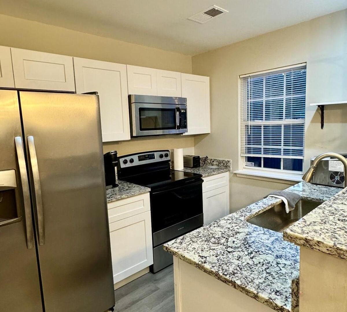 Holiday home Modern Entire 2-bedroom House For 6 Guests At Charlotte