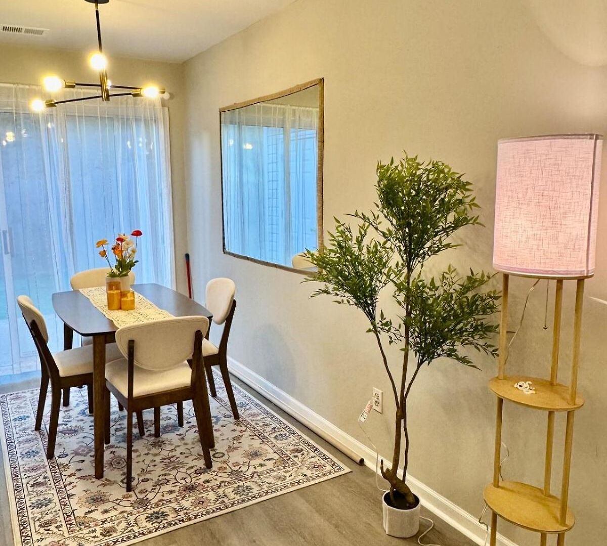 Modern Entire 2-bedroom House For 6 Guests At Charlotte