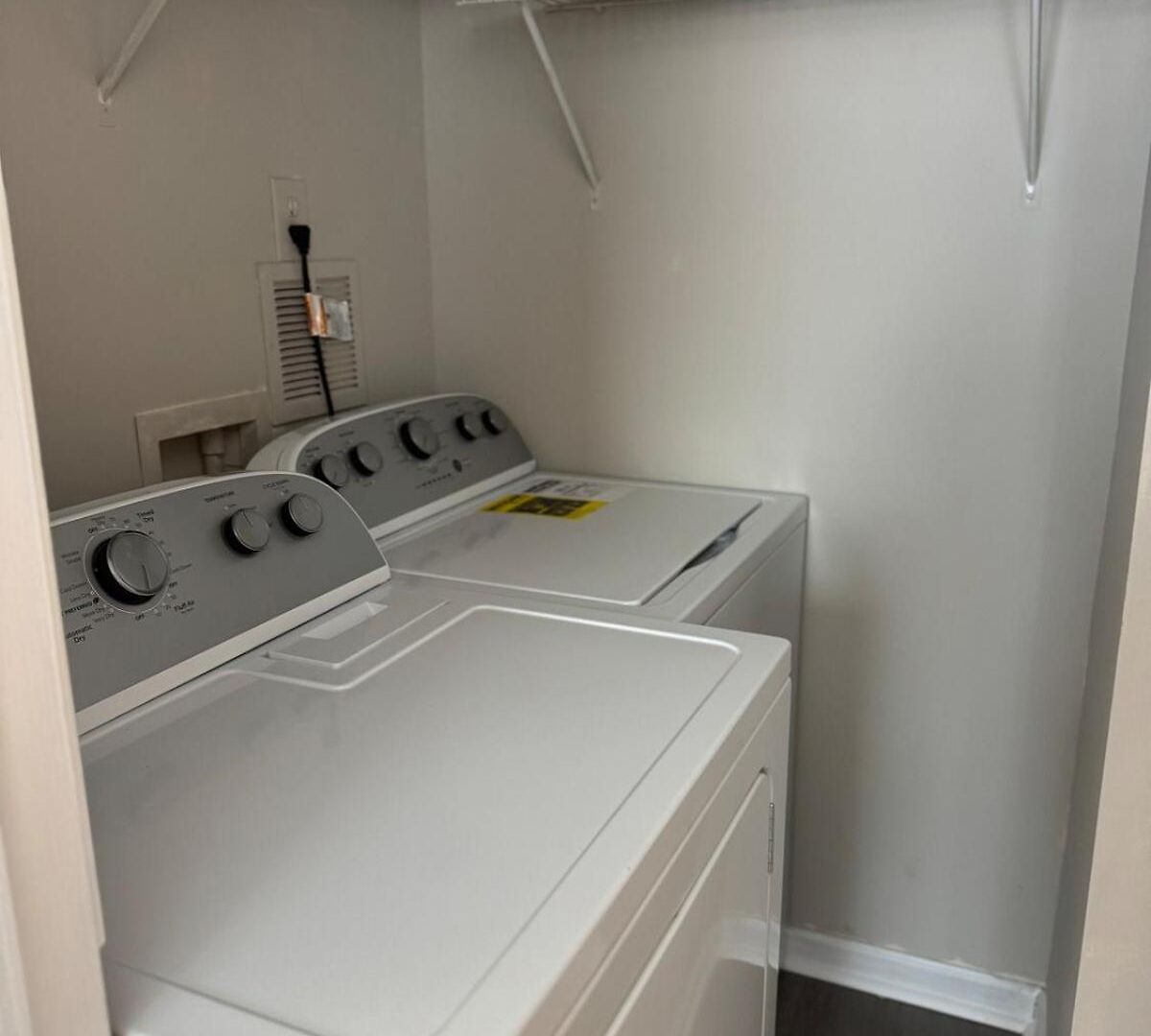 Modern Entire 2-bedroom House For 6 Guests At Holiday home Charlotte