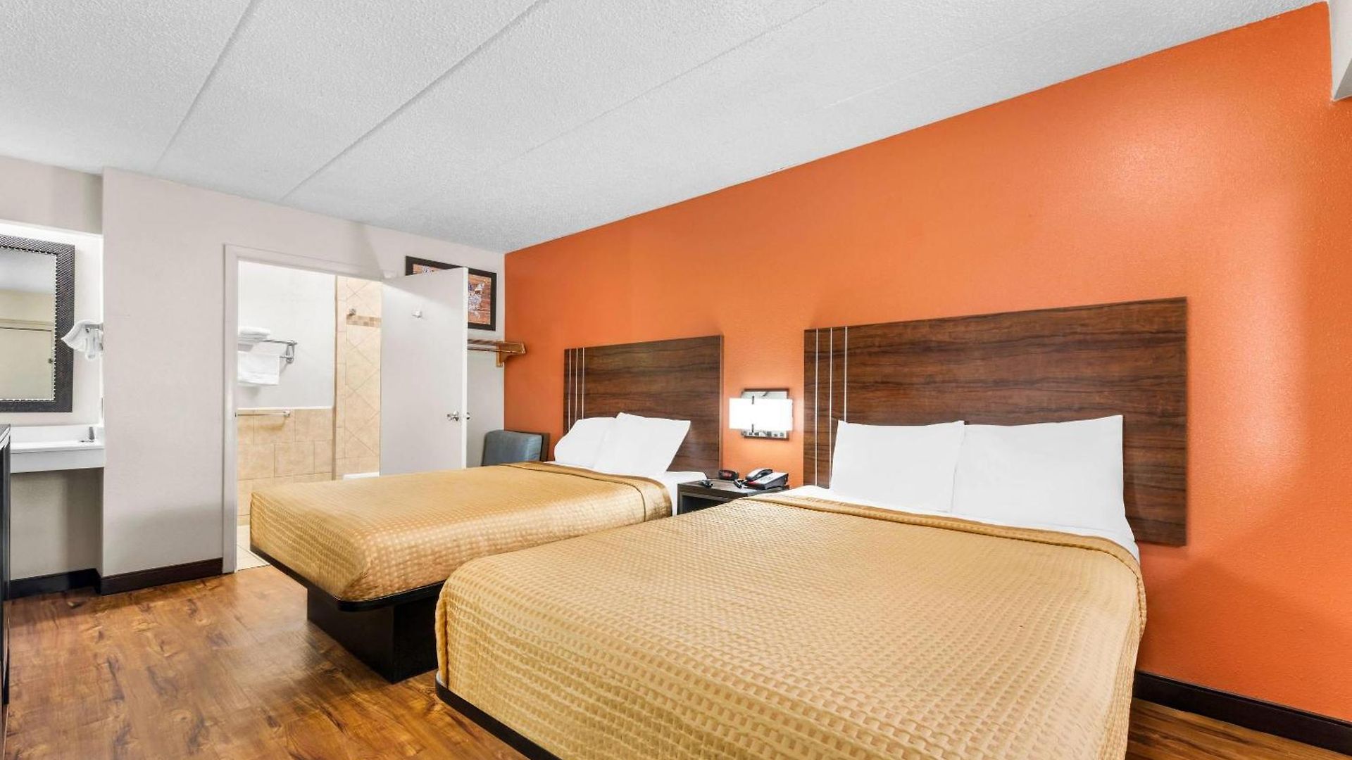 Econo Airport Lodge *