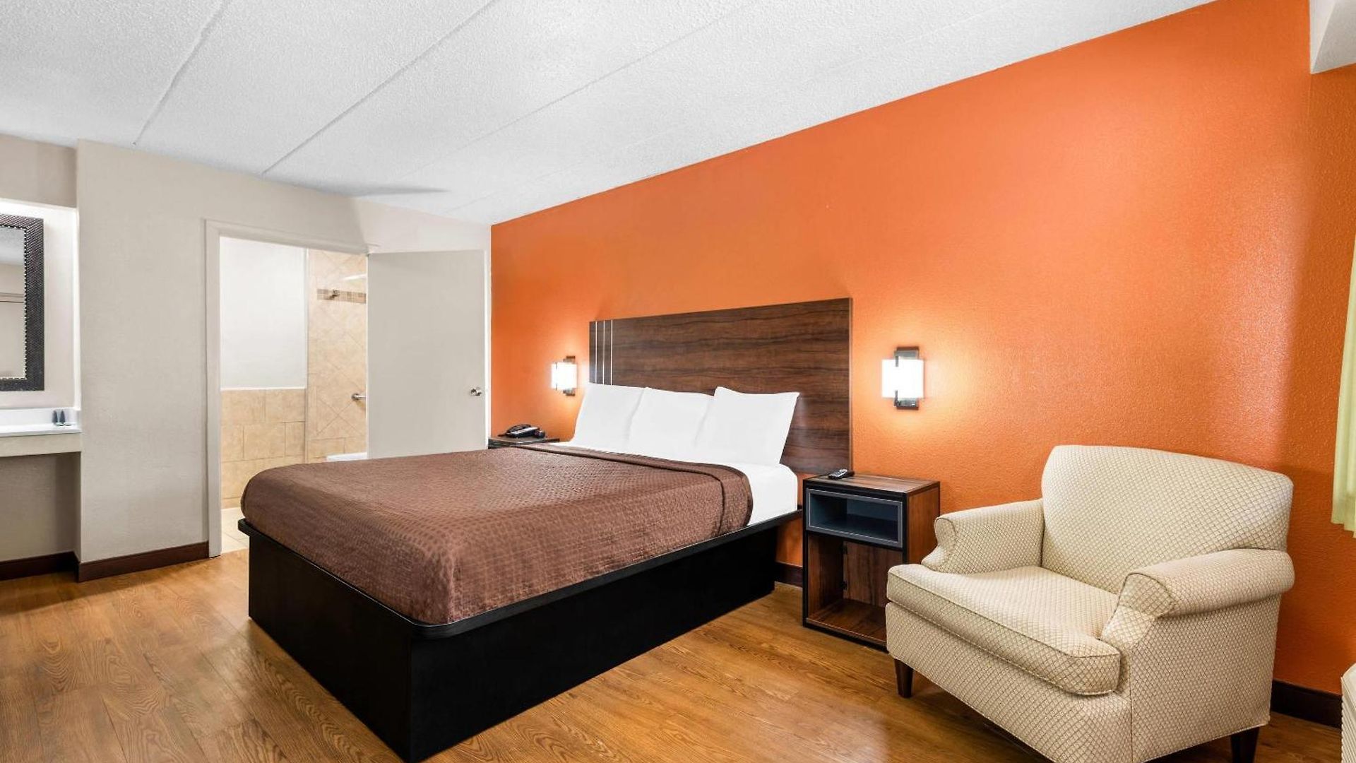Econo Airport Lodge