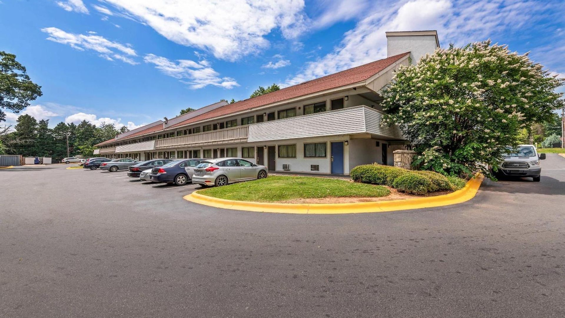 Lodge Econo Airport *