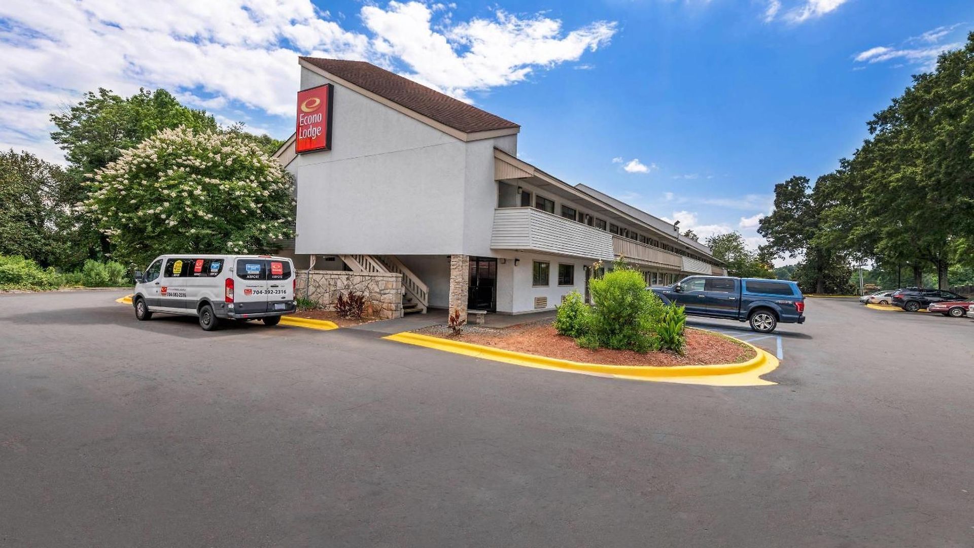 Lodge Econo Airport *