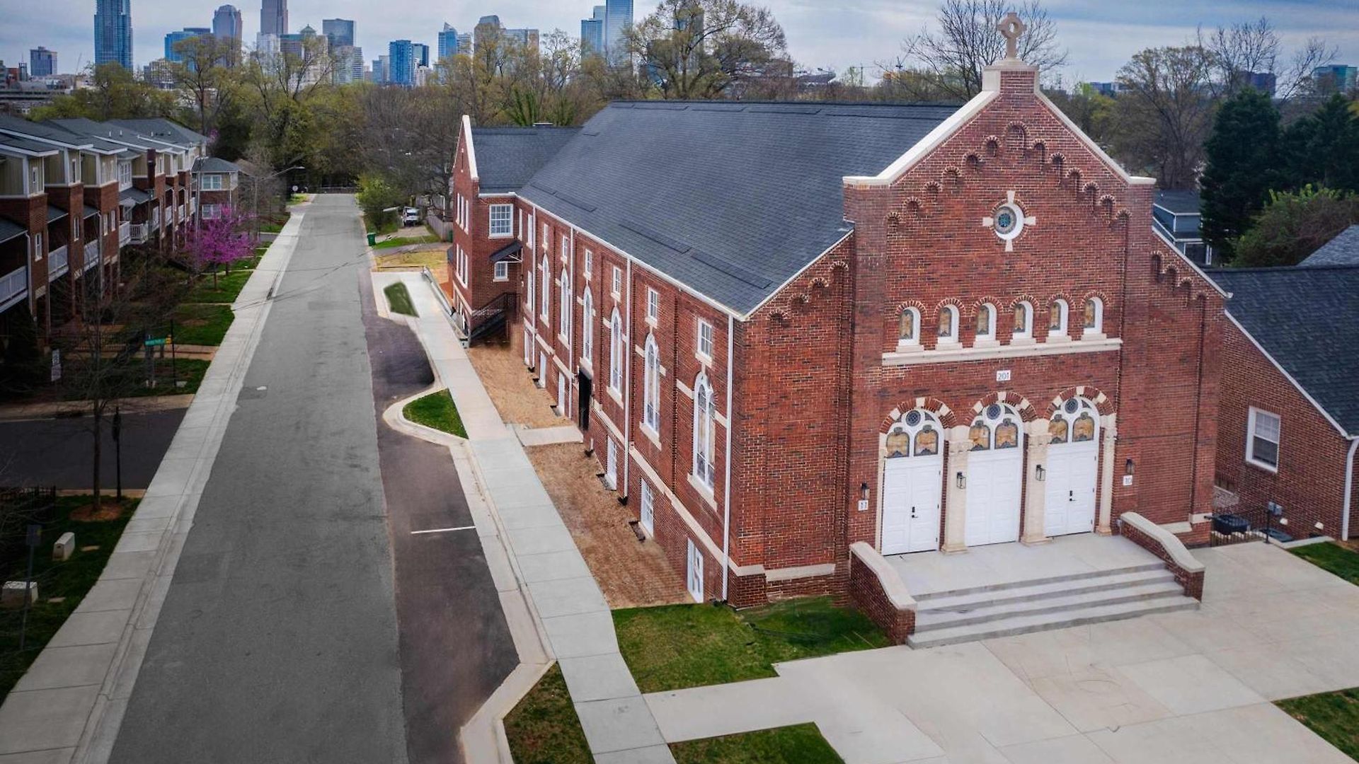 Luxury Rooftop Townhome In Restored Church 5 Mins To Dt Holiday home