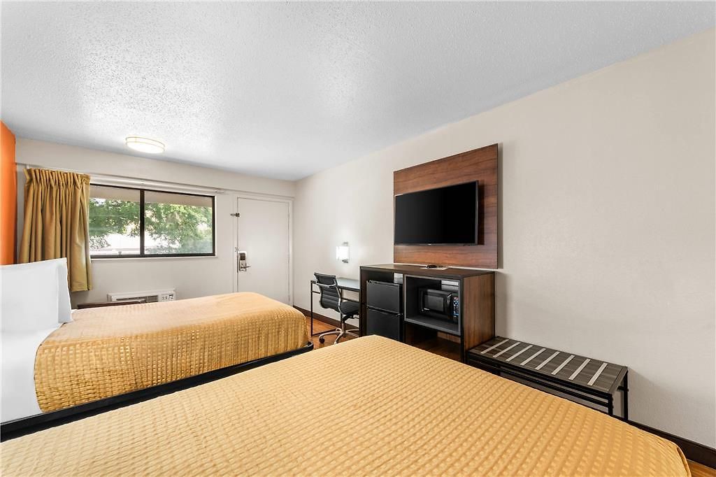 Hotel Econo Airport *