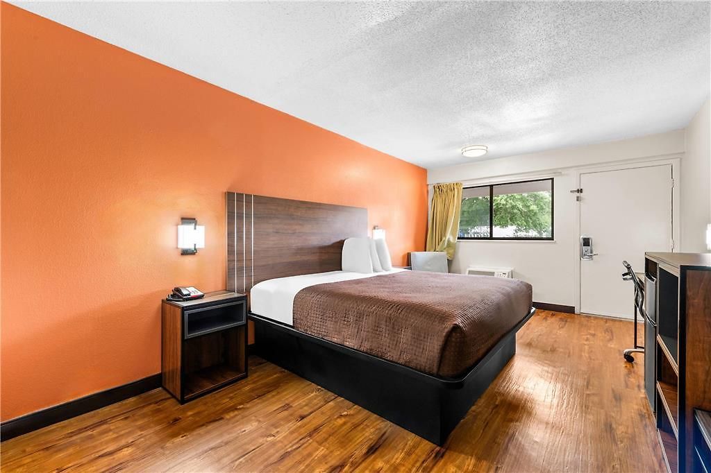 Hotel Econo Airport *