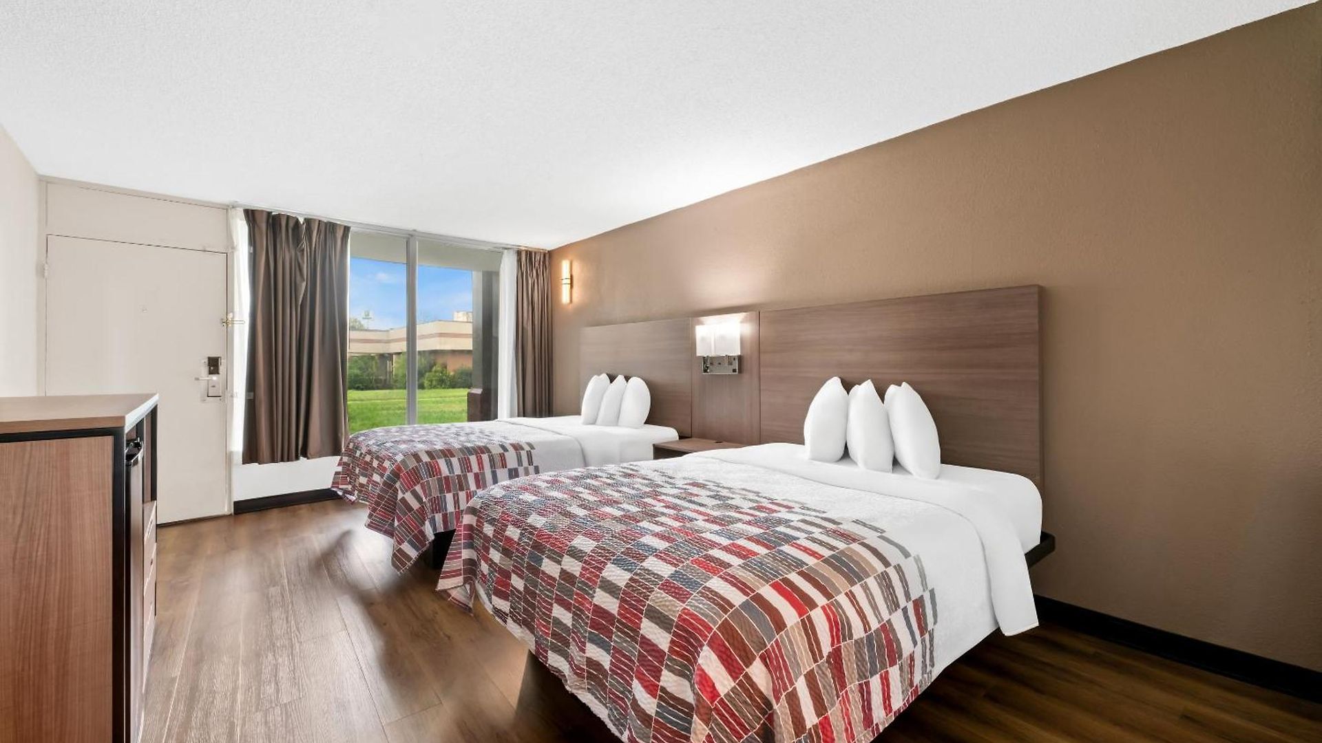 Motel Red Roof - Airport 2*