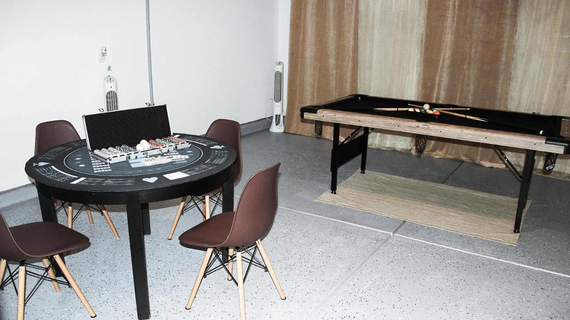 Hot Tub Pool Table Fire Pit 5min To Uptown Holiday home