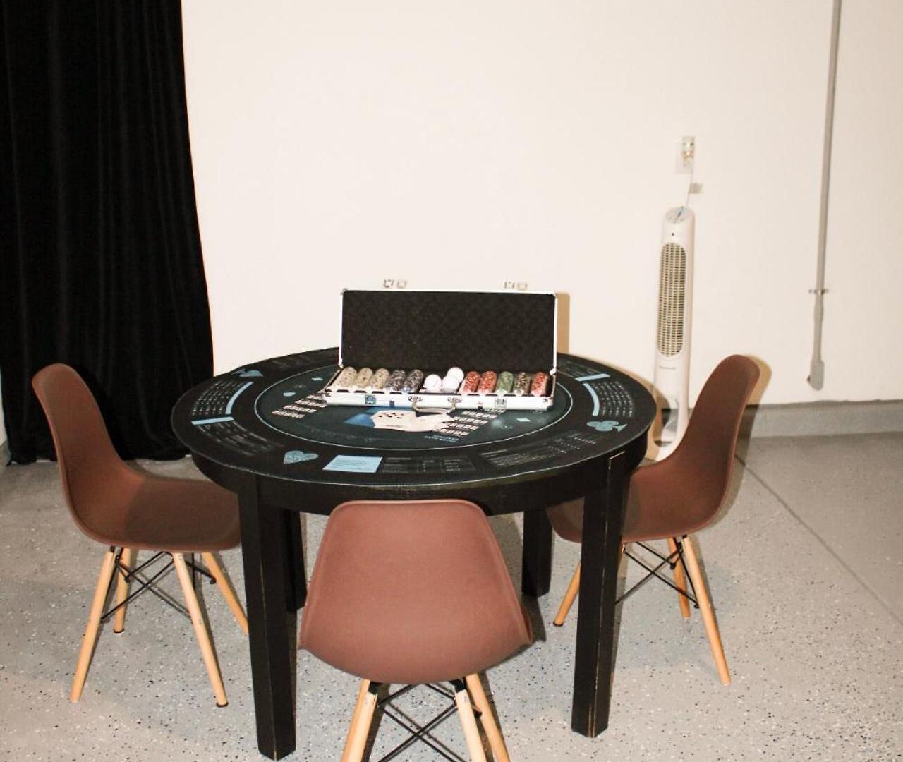 Hot Tub Pool Table Fire Pit 5min To Uptown *