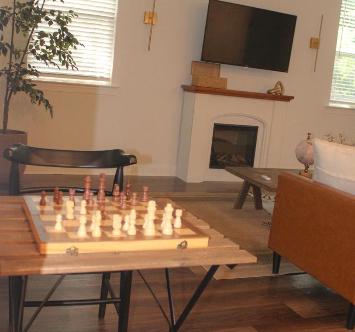 Hot Tub Pool Table Fire Pit 5min To Uptown *