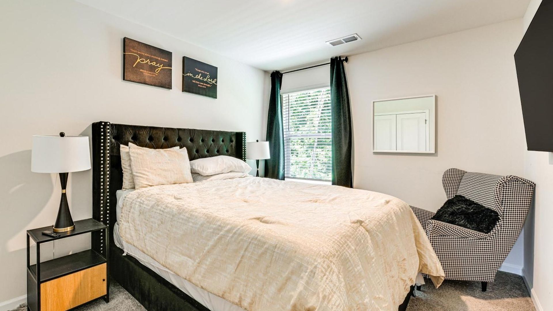 7 Mi To Uptown - Pet-friendly 2-story Townhome! Holiday home