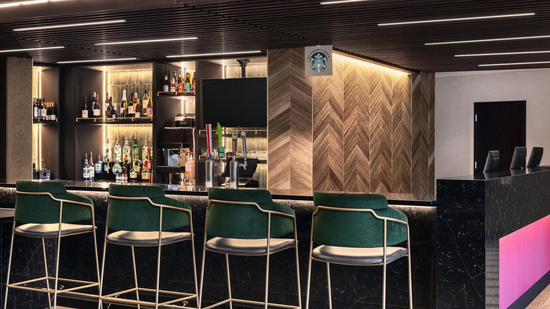 Hyatt Place Downtown Hotel 3*