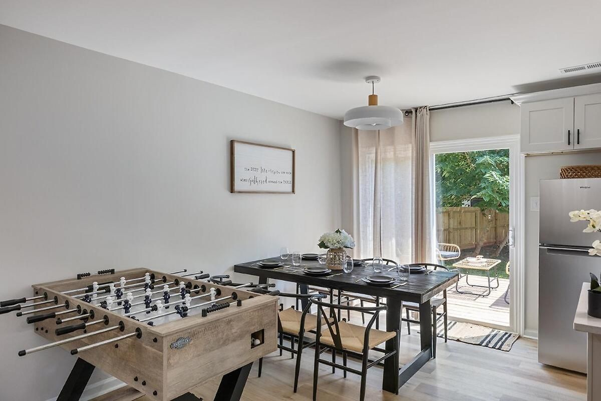 Holiday home Luxe 3 Bedroom Sleeps 6, With Backyard Oasis