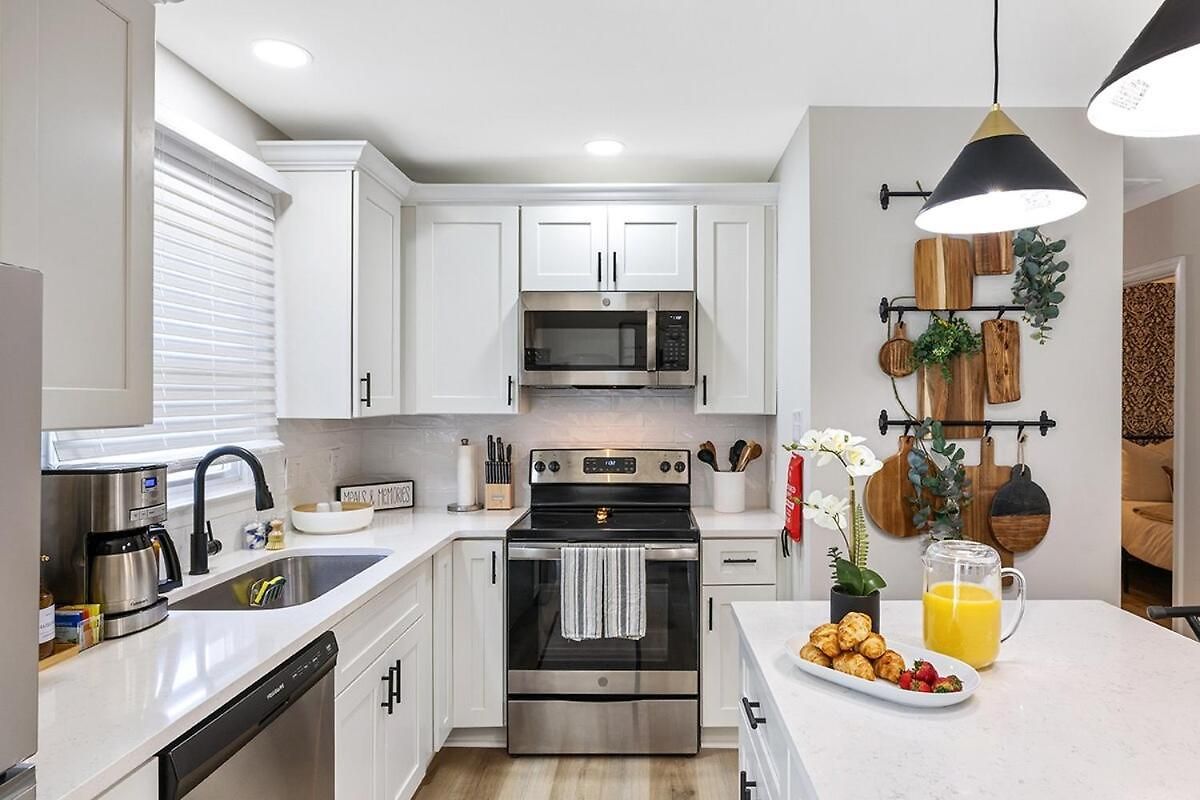 Holiday home Luxe 3 Bedroom Sleeps 6, With Backyard Oasis