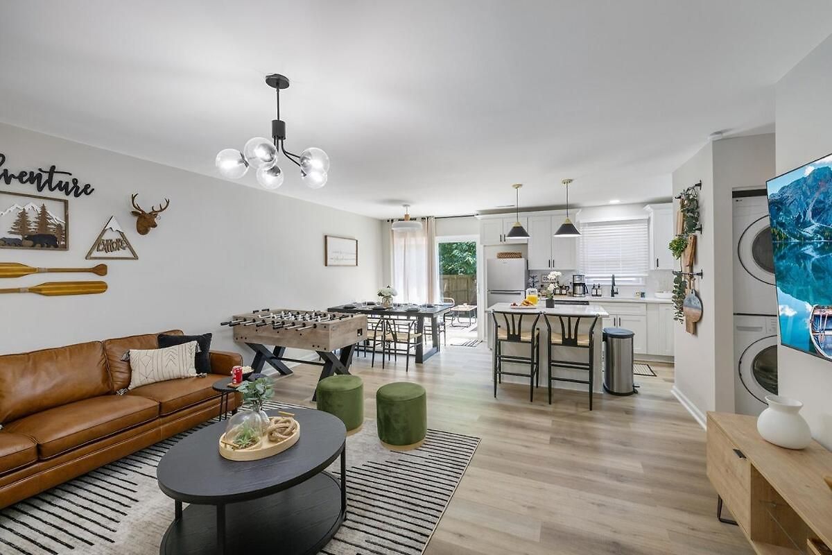 Holiday home Luxe 3 Bedroom Sleeps 6, With Backyard Oasis Charlotte