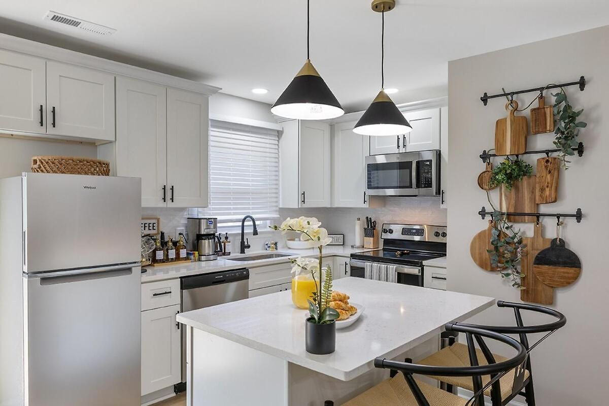 Holiday home Luxe 3 Bedroom Sleeps 6, With Backyard Oasis