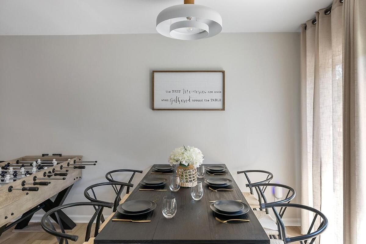Luxe 3 Bedroom Sleeps 6, With Backyard Oasis Holiday home Charlotte