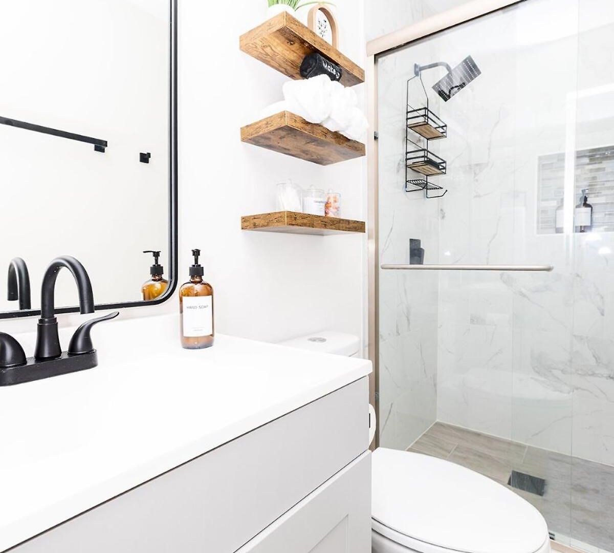 Luxe 3 Bedroom Sleeps 6, With Backyard Oasis Holiday home Charlotte