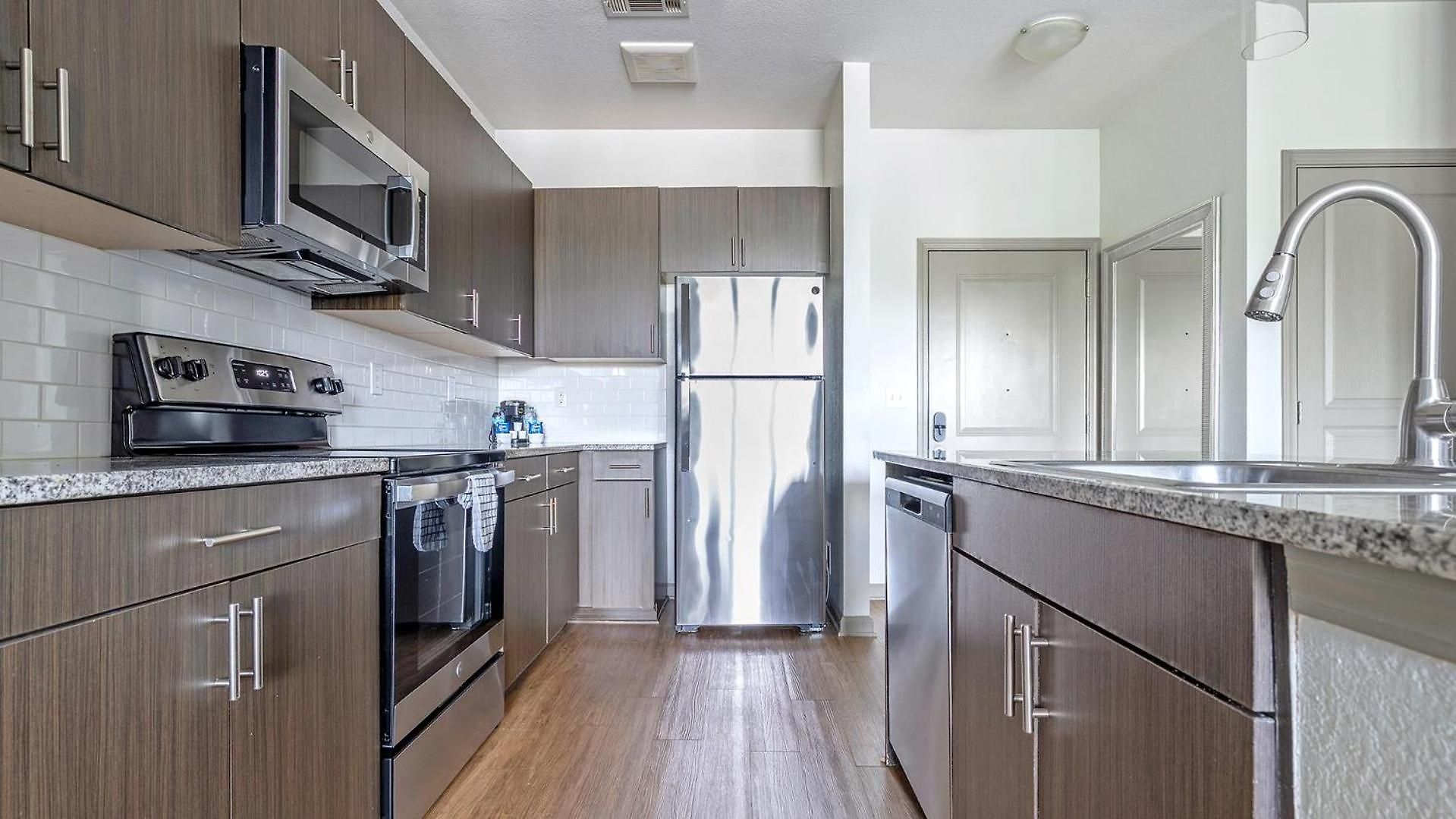 Landing - Celsius Apartment Charlotte