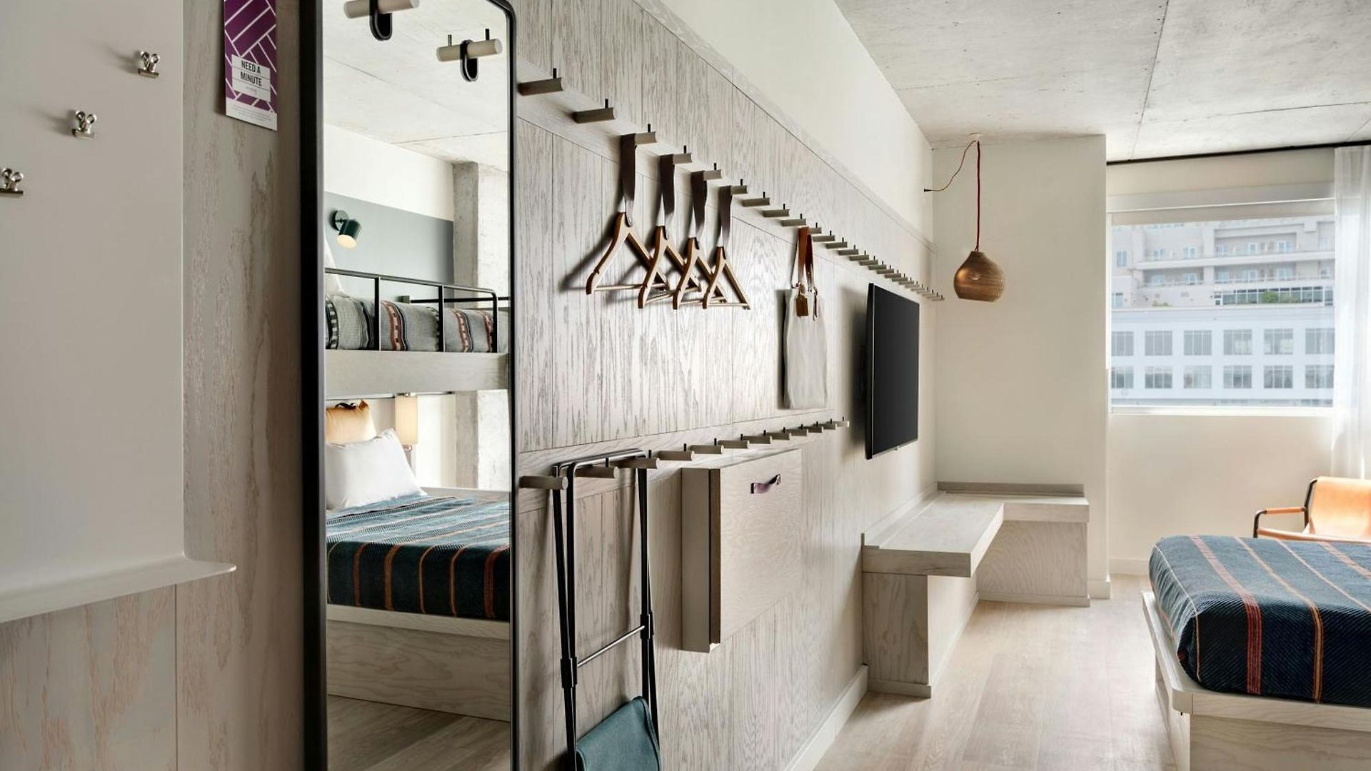 Moxy Downtown 3*
