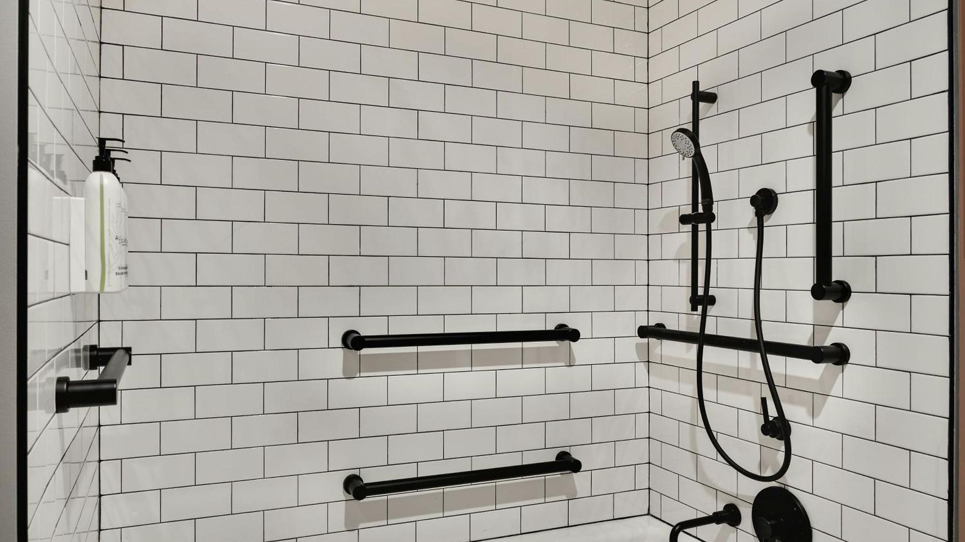 Moxy Downtown Hotel 3*