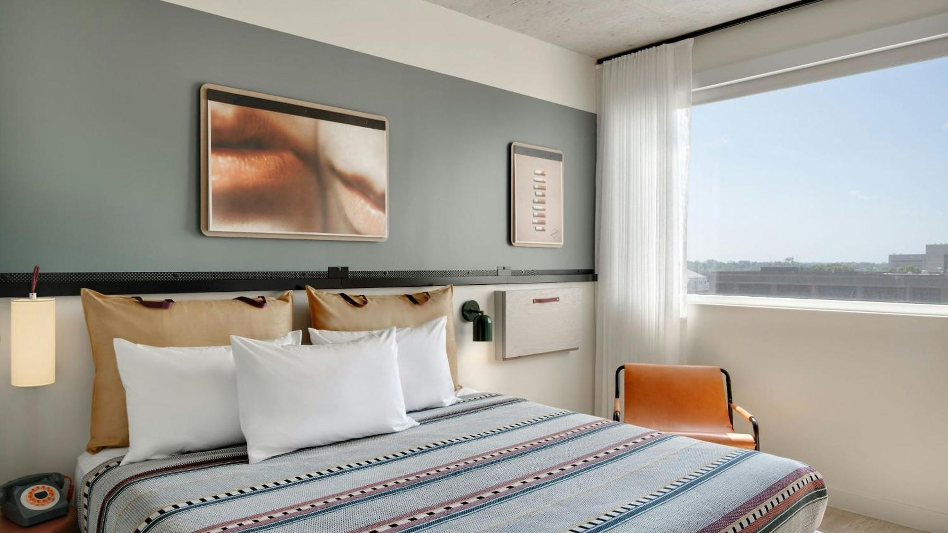 Hotel Moxy Downtown