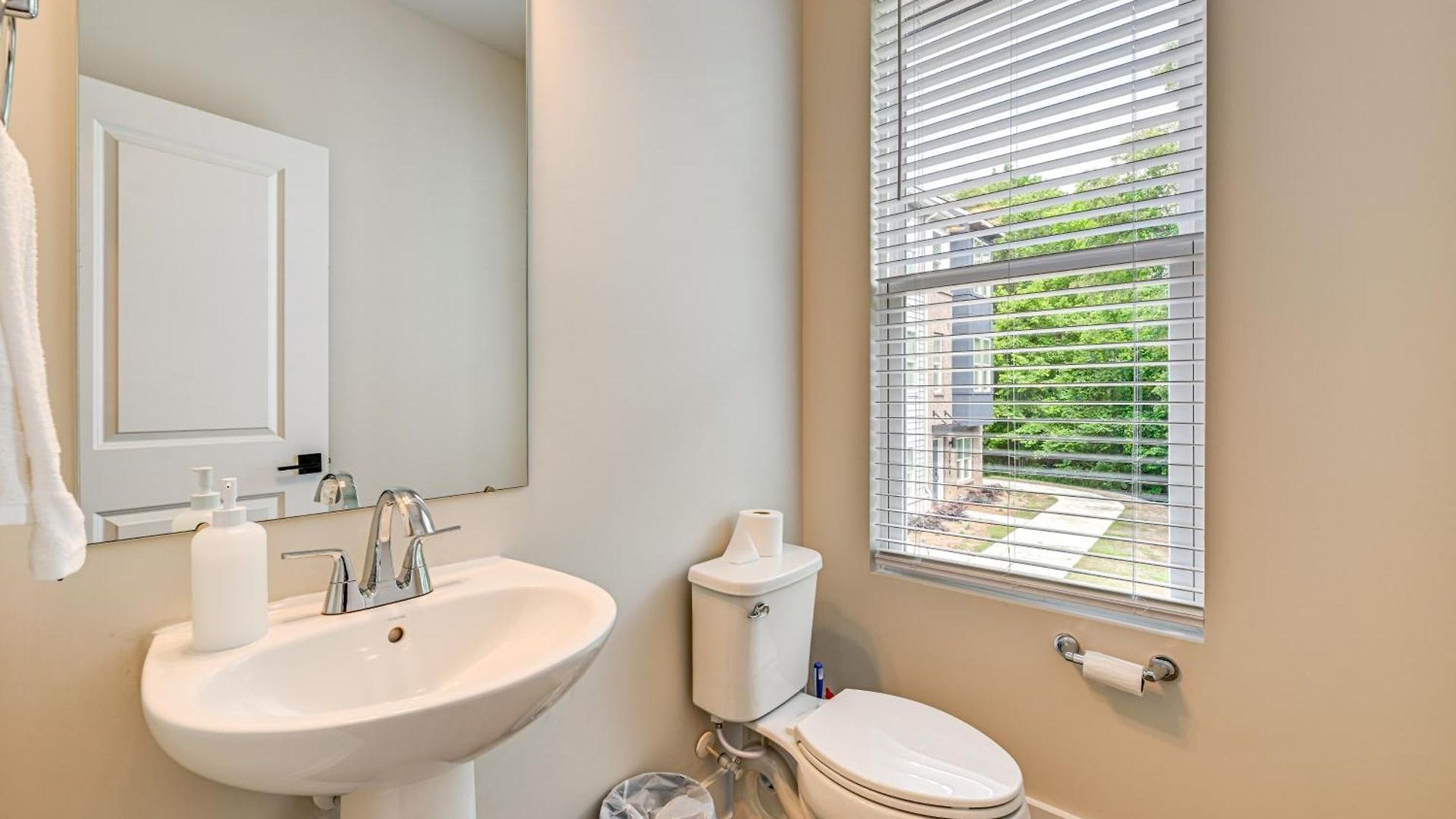2 Mi To Dtwn Charlotte: Unit W/ Rooftop Deck! Charlotte