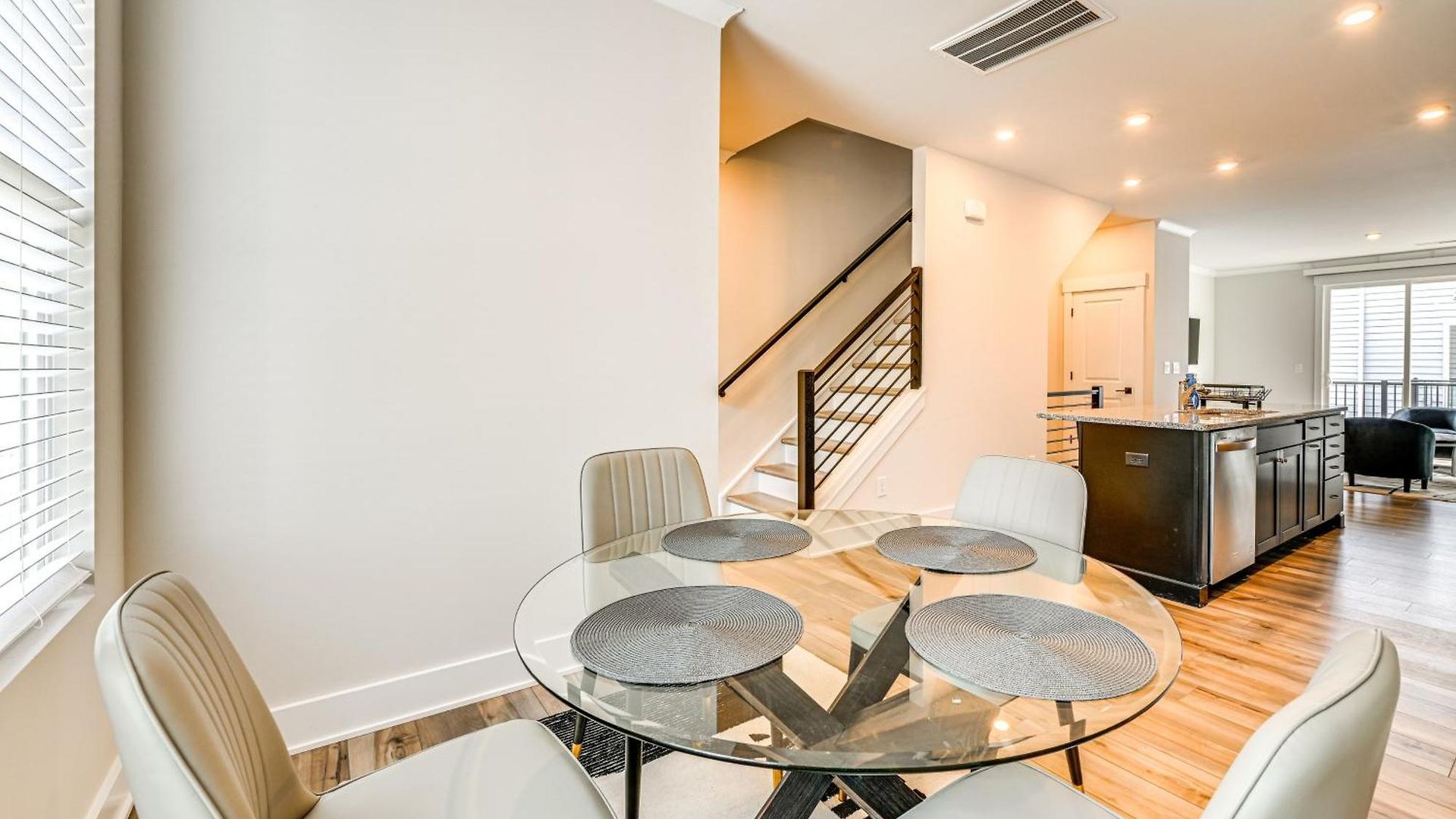 Holiday home 2 Mi To Dtwn Charlotte: Unit W/ Rooftop Deck! *