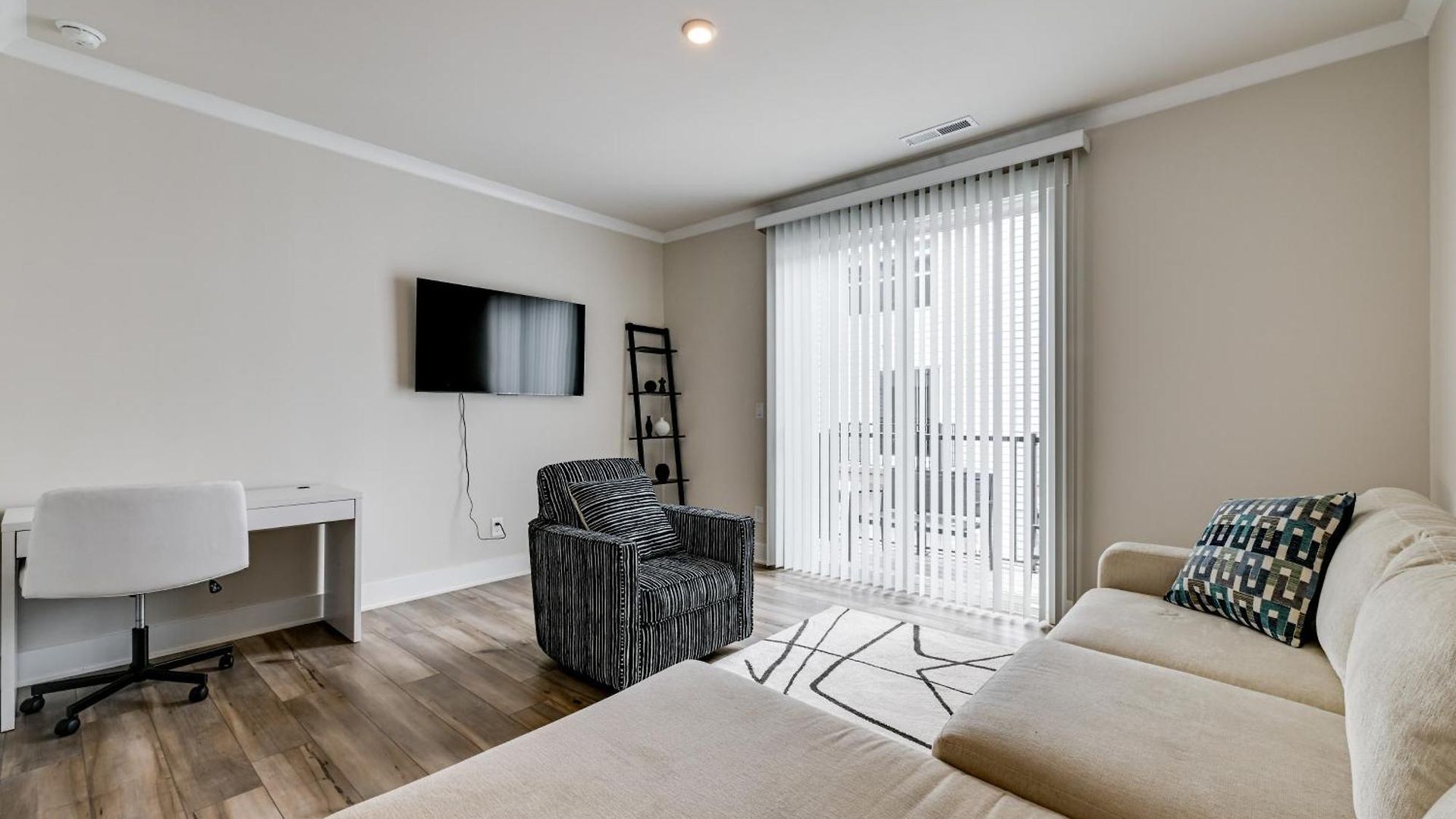 2 Mi To Uptown Charlotte: Family Townhome! Holiday home