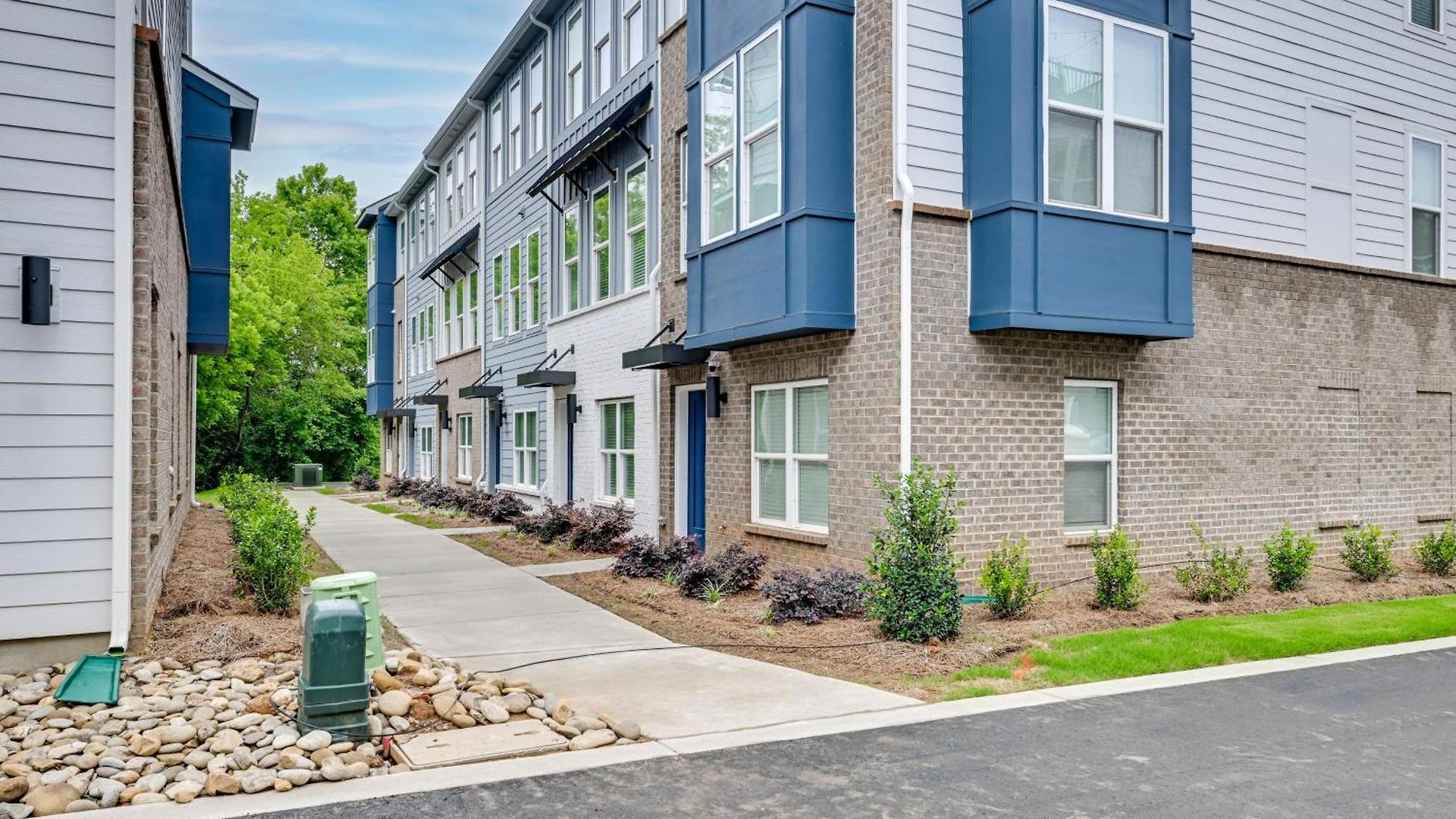 2 Mi To Uptown Charlotte: Family Townhome! *