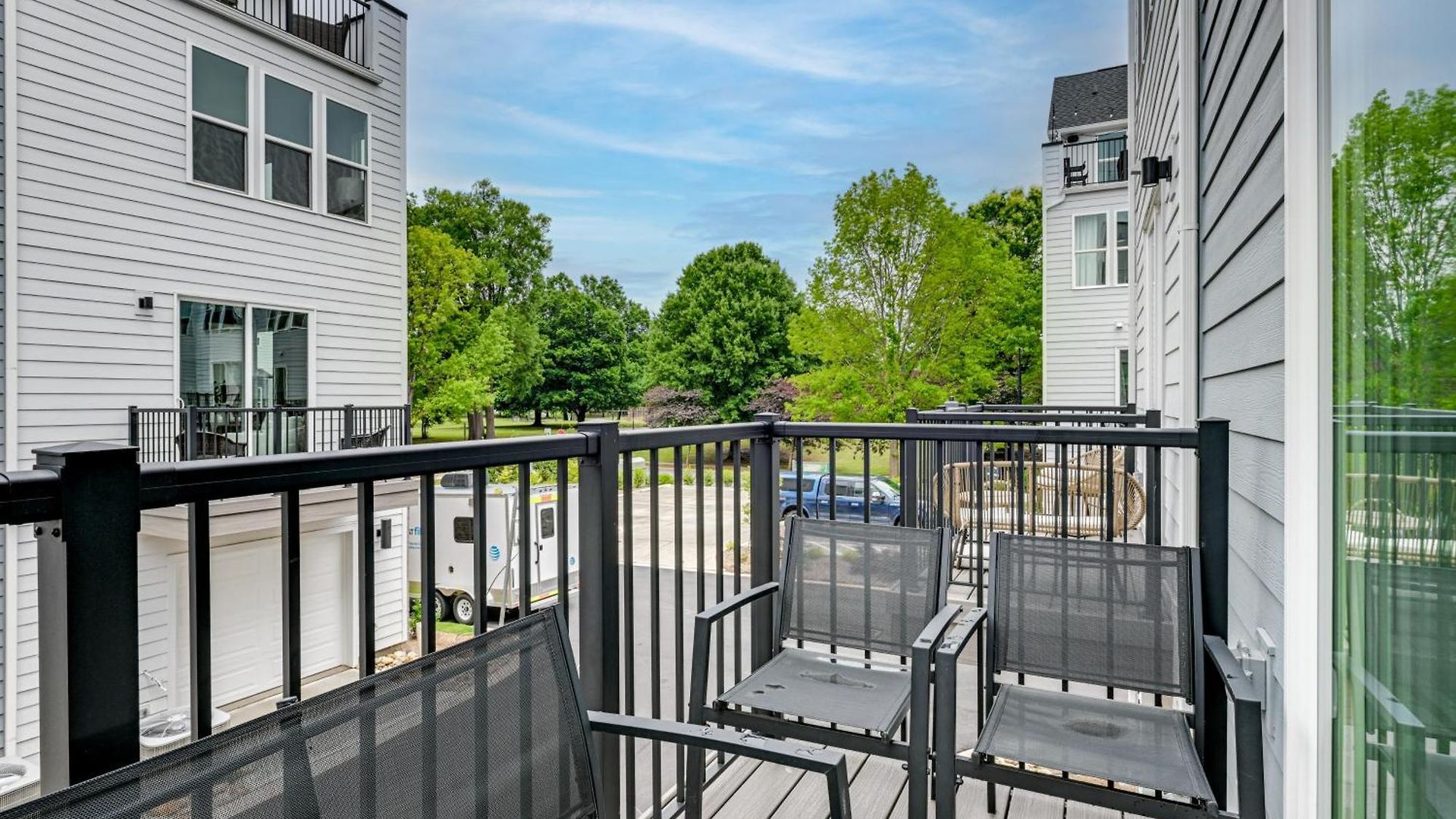 2 Mi To Uptown Charlotte: Family Townhome!