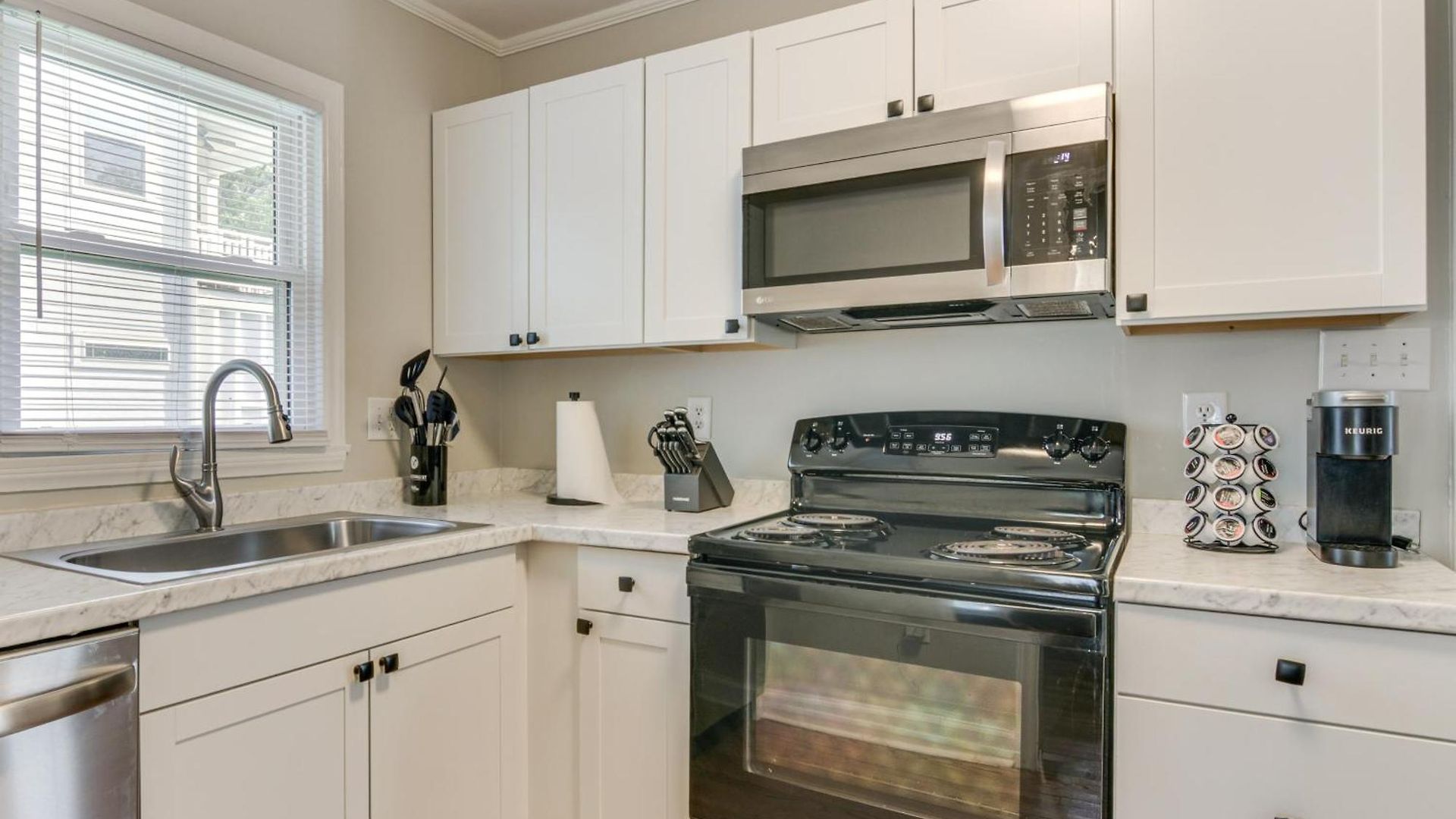 < 2 Mi To Uptown Charlotte: W/ Large Yard! Holiday home