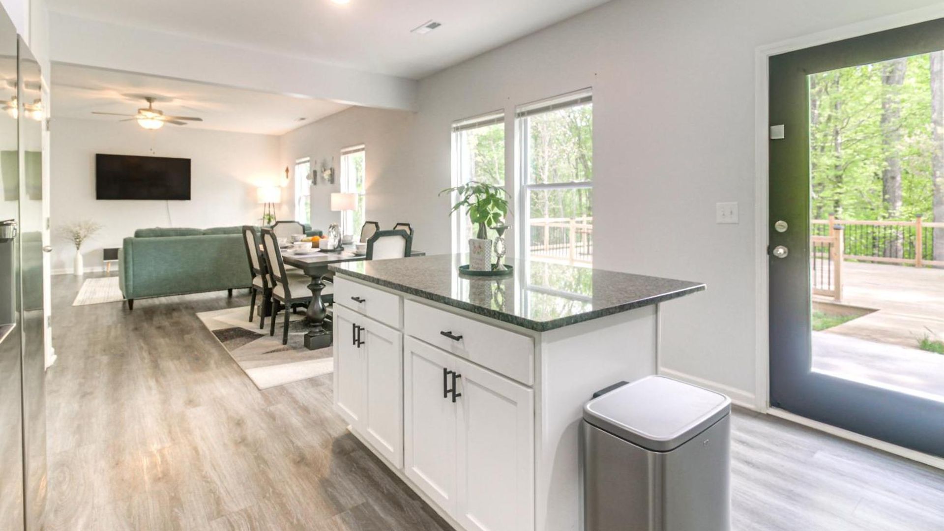 Holiday home & Play In Charlotte: Family W/ Deck Charlotte