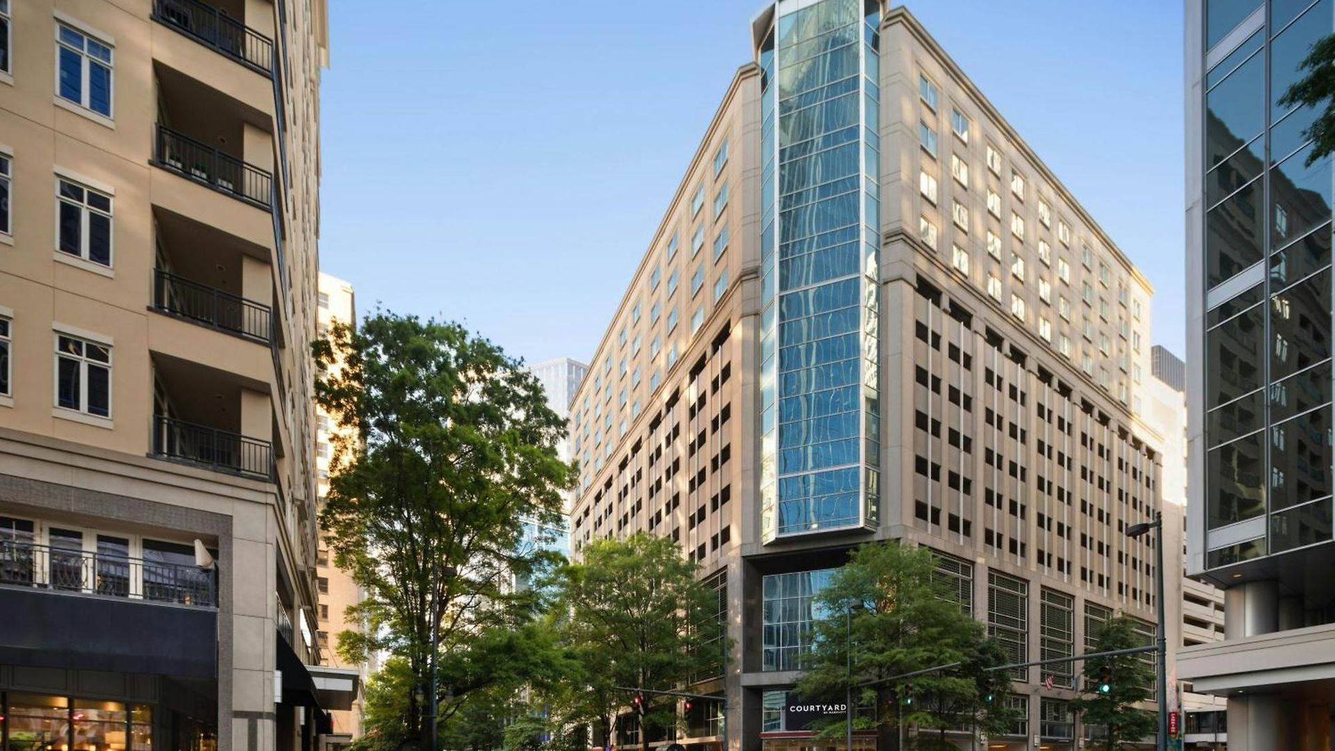 Hotel Courtyard Center 3*