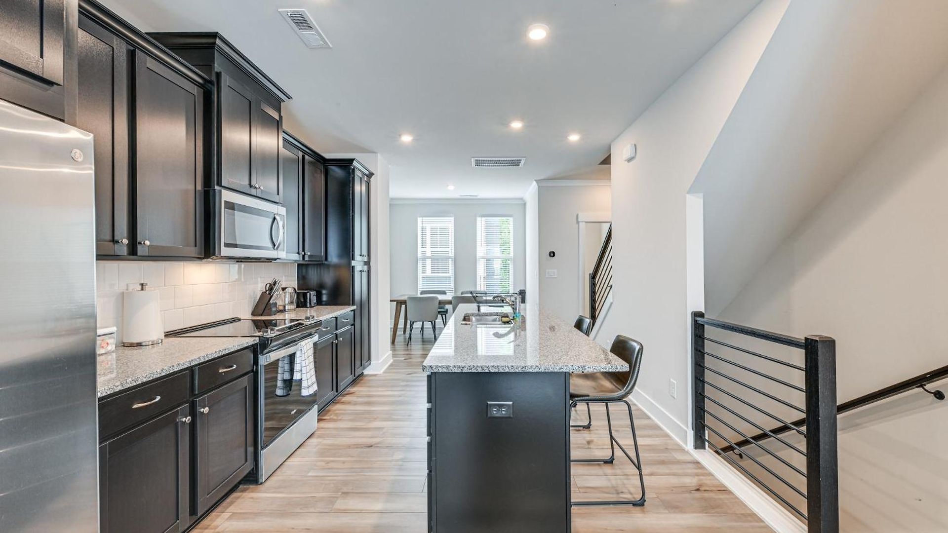 Holiday home Walk To Music Factory: Townhome W/ Rooftop Deck!