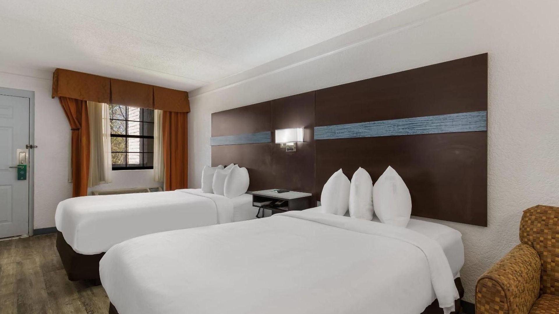 Quality & Airport Hotel 3*