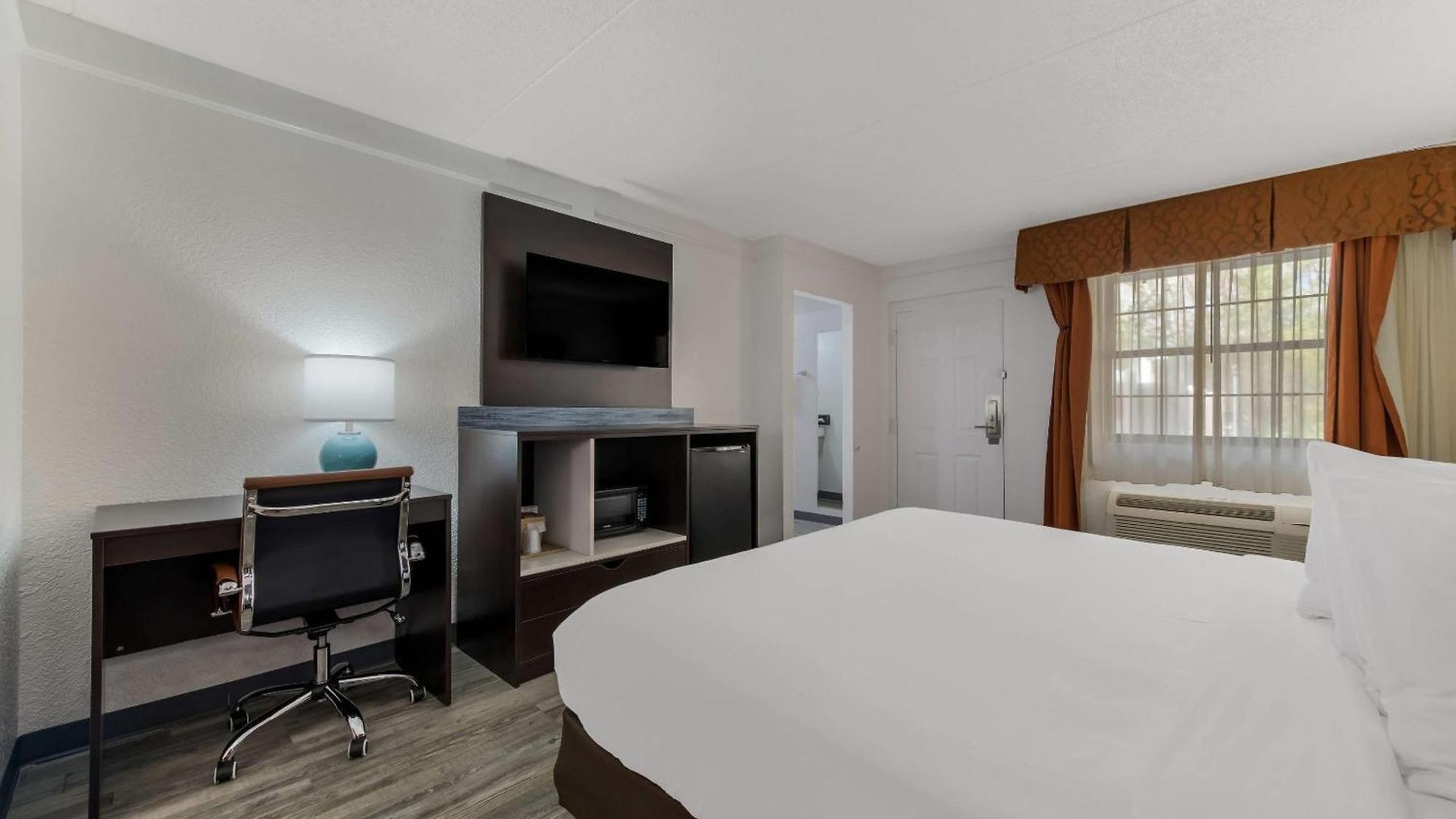 Hotel Quality & Airport 3*