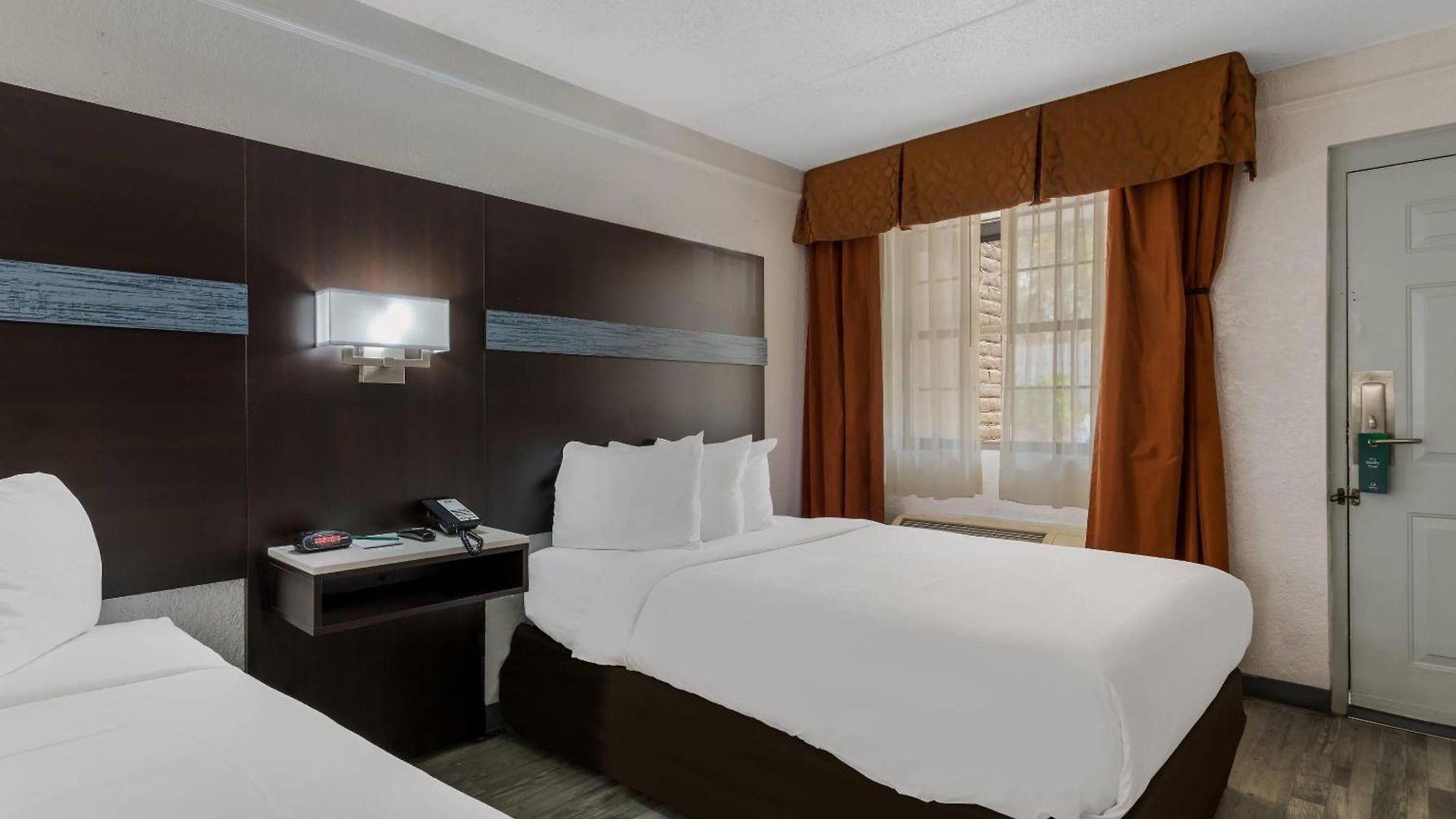 Quality & Airport Hotel 3*