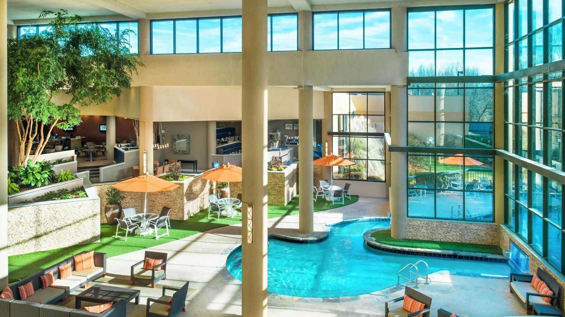 Sheraton Airport Hotel 4*
