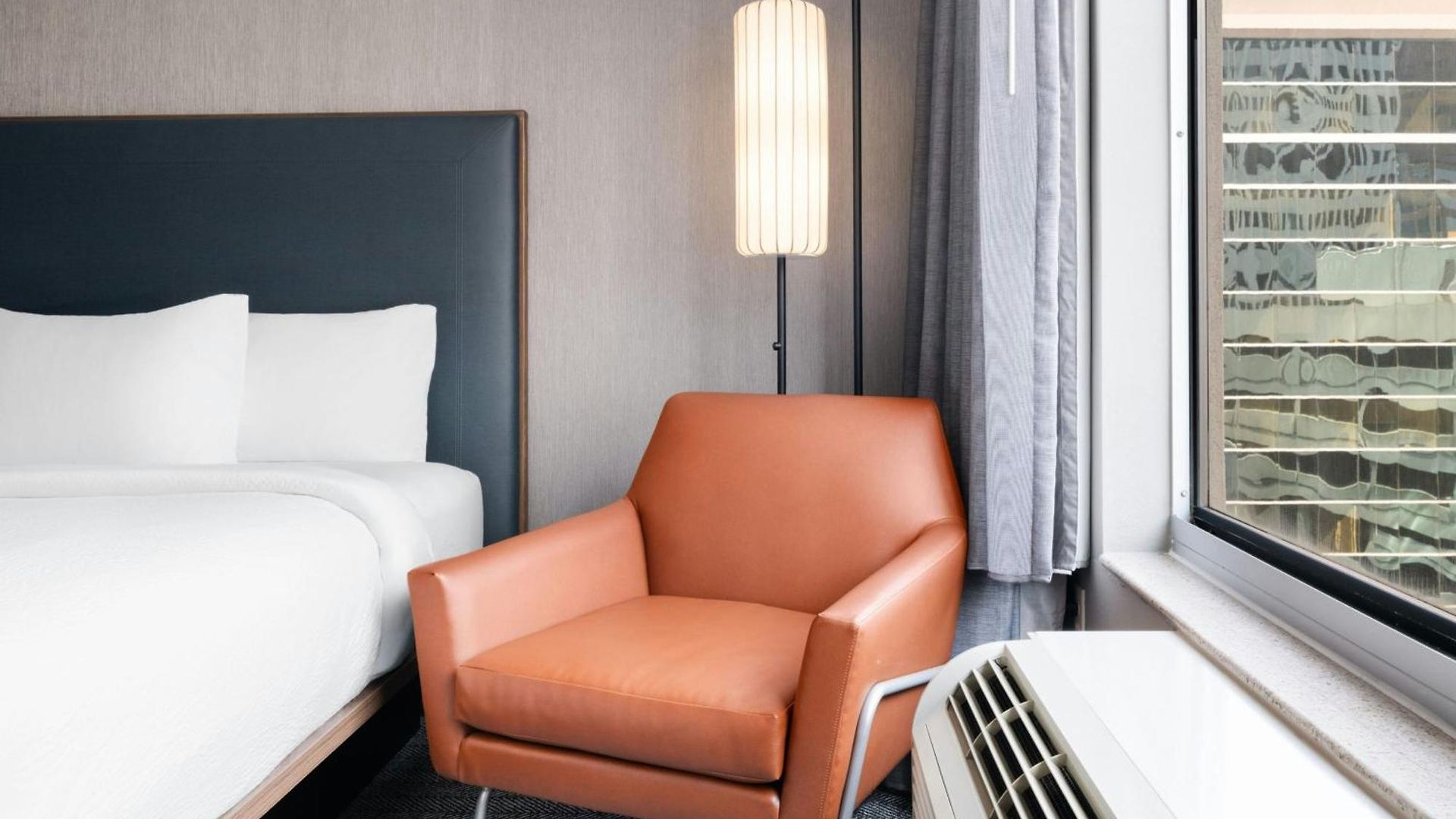 Courtyard Center 3*