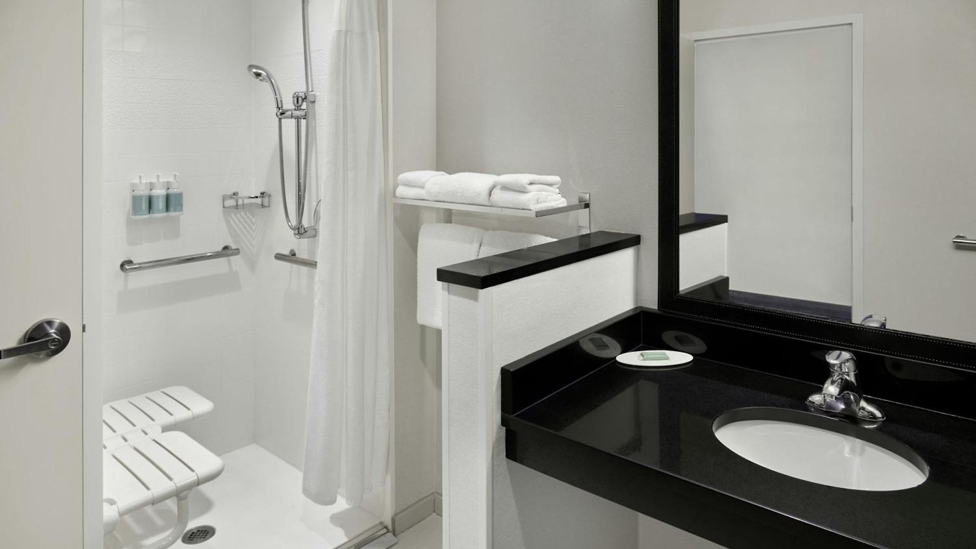 Fairfield & By Marriott Airport Hotel
