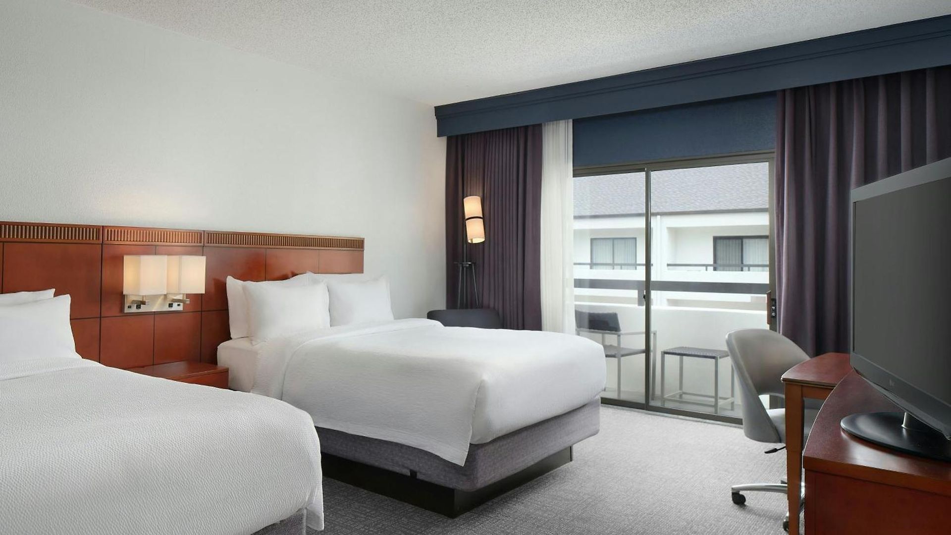 Hotel Courtyard Arrowood 3*