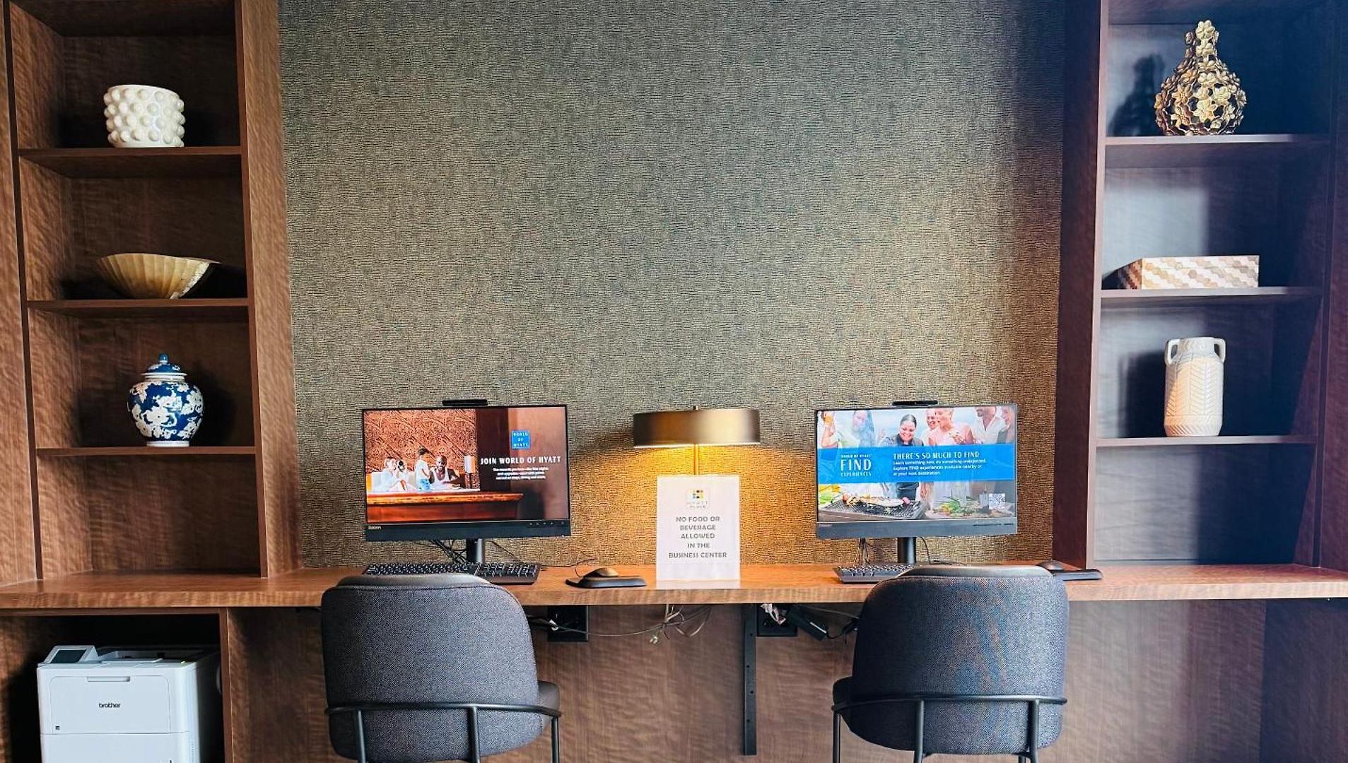Hyatt Place Downtown Hotel 3*