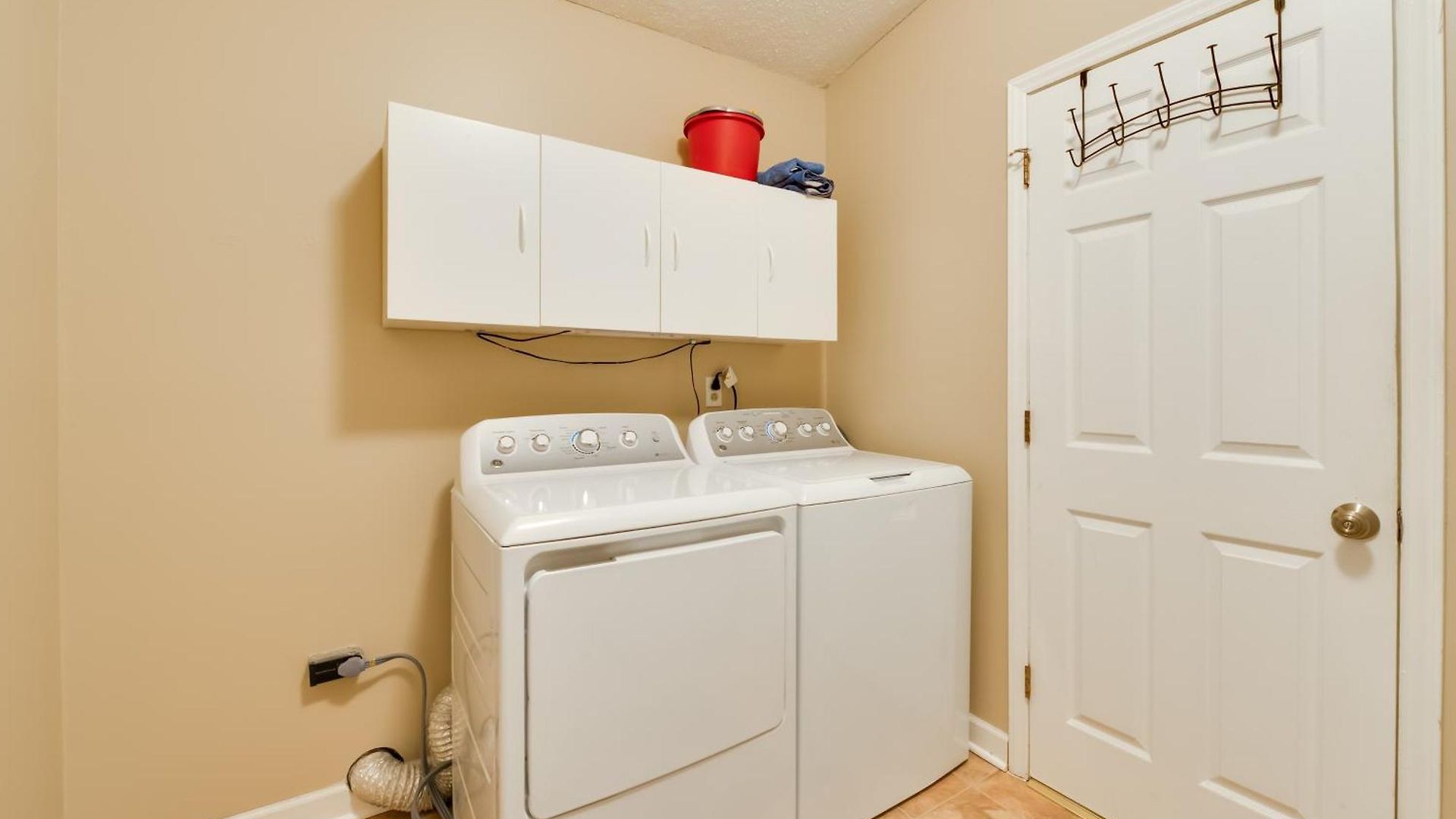Cozy W/ Fenced Yard < 1 Mi Downtown Matthews!