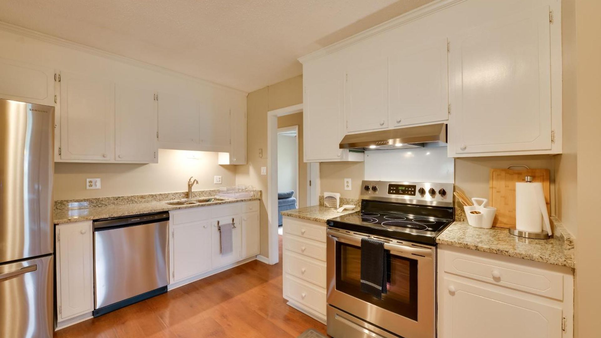 Holiday home Cozy W/ Fenced Yard < 1 Mi Downtown Matthews!