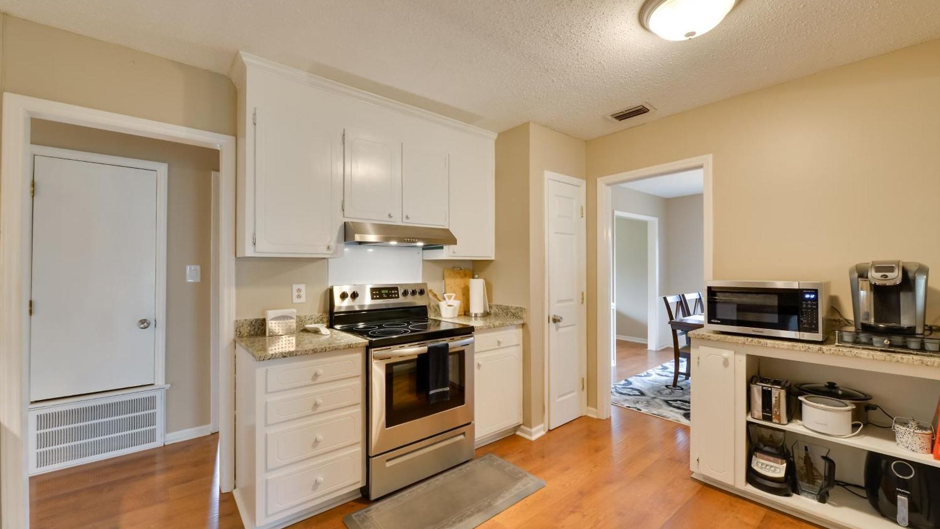 Holiday home Cozy W/ Fenced Yard < 1 Mi Downtown Matthews! *
