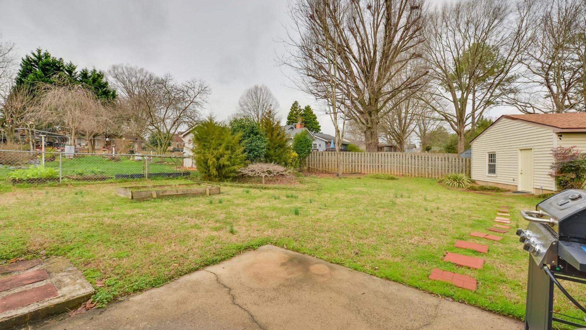 Cozy W/ Fenced Yard < 1 Mi Downtown Matthews!