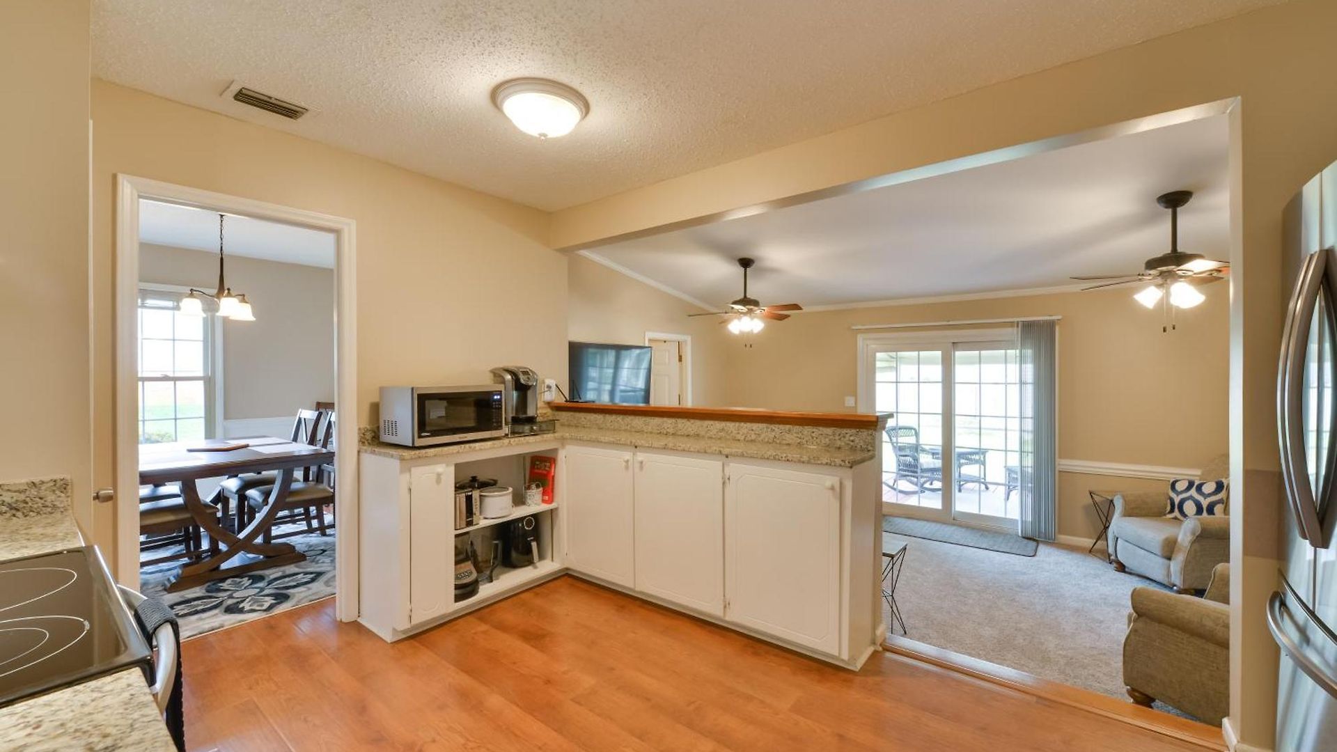 Holiday home Cozy W/ Fenced Yard < 1 Mi Downtown Matthews!