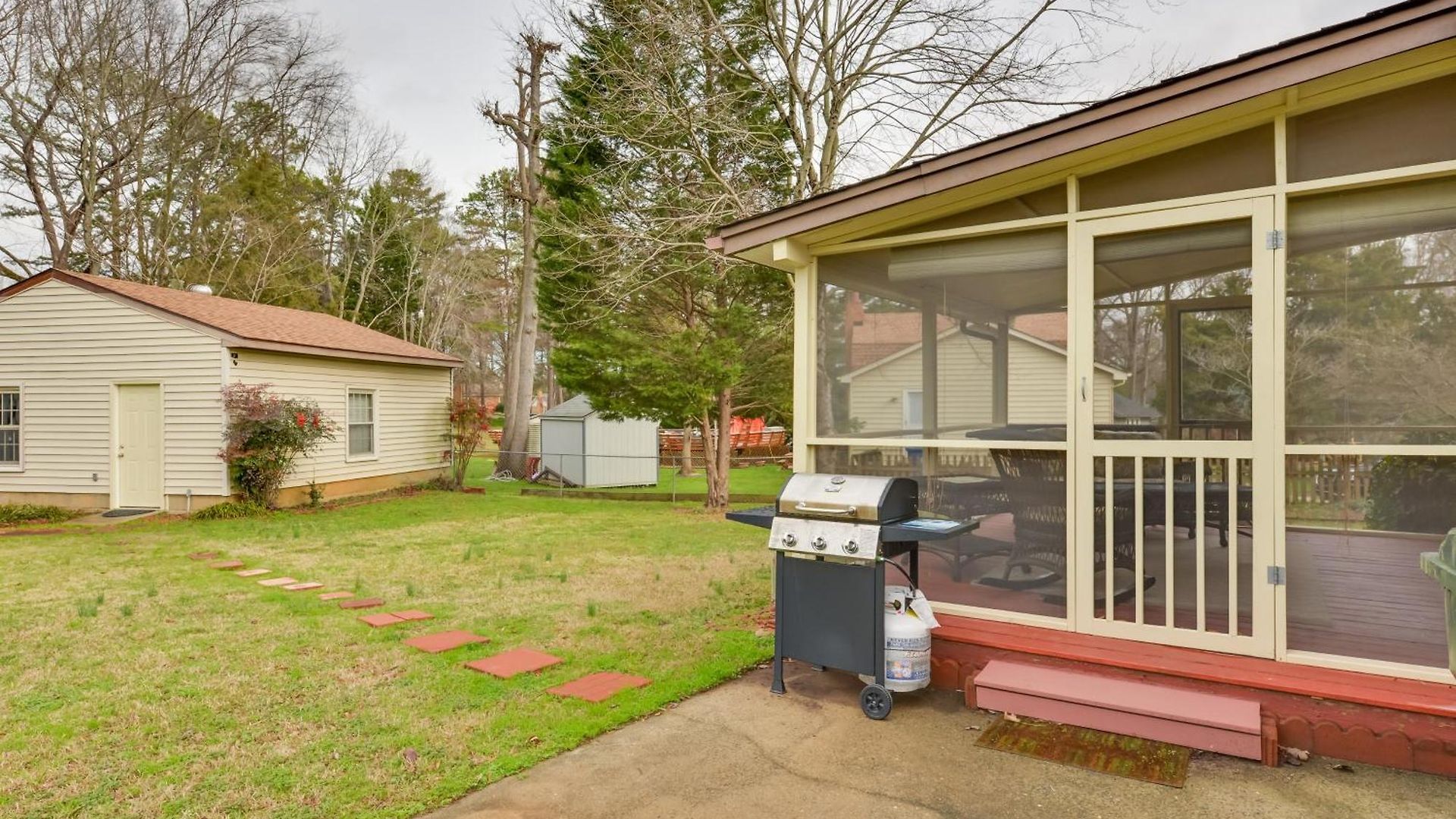 Cozy W/ Fenced Yard < 1 Mi Downtown Matthews! Charlotte