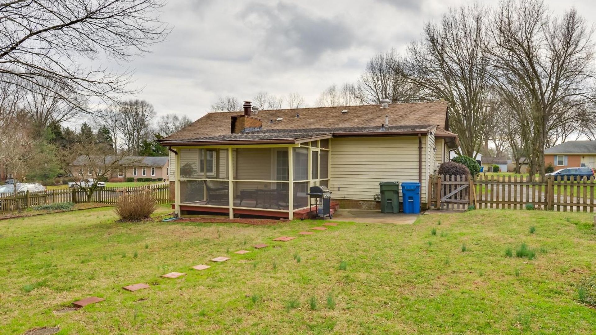Cozy W/ Fenced Yard < 1 Mi Downtown Matthews! Holiday home *